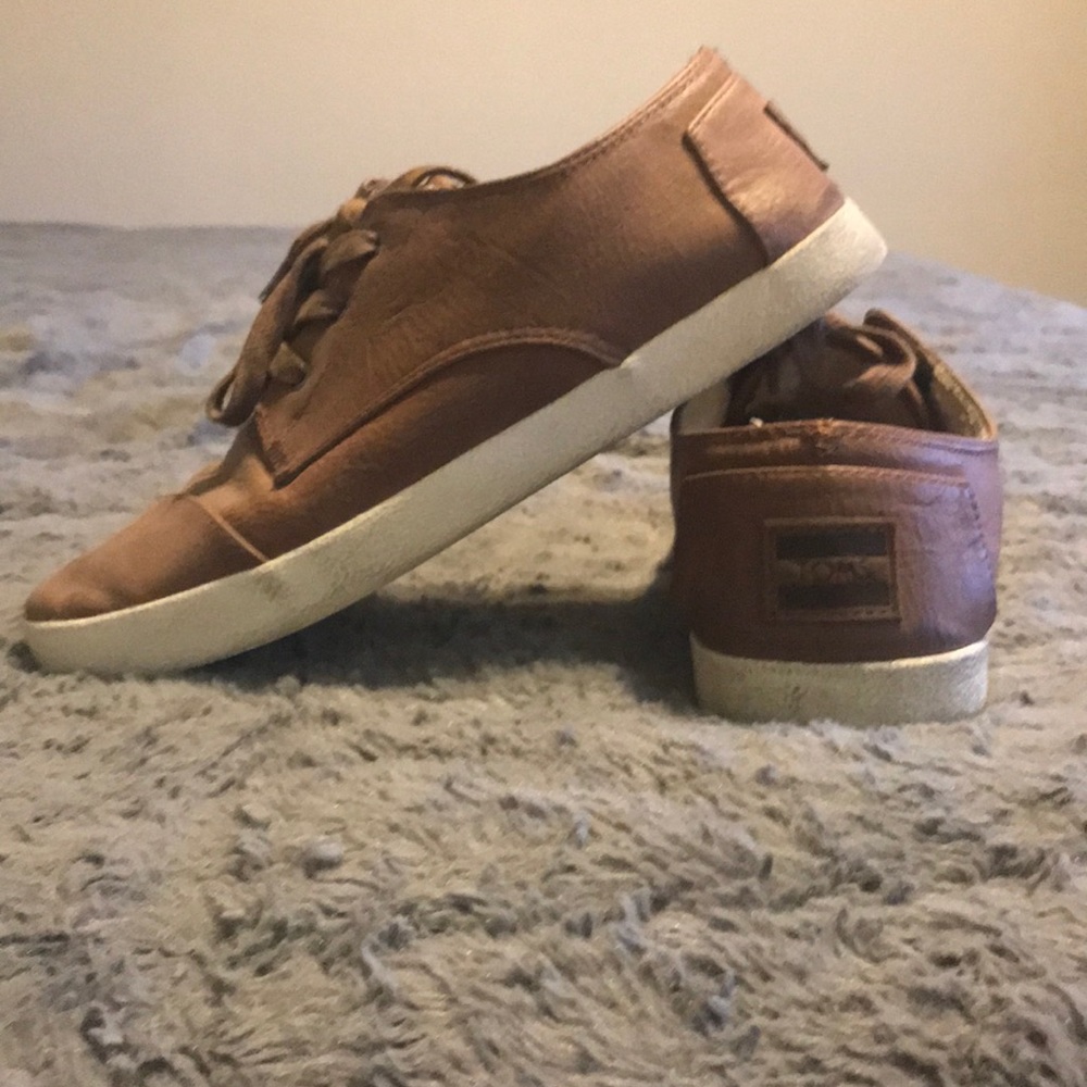 Toms